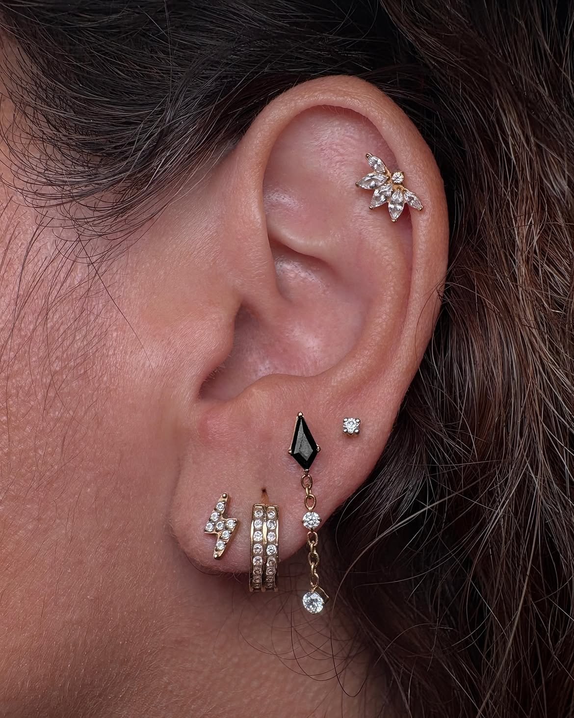 Helix piercing with gold jewelry in Barcelona - Circa Piercing